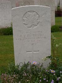 Etaples Military Cemetery - McRitchie, Wayland Salmon